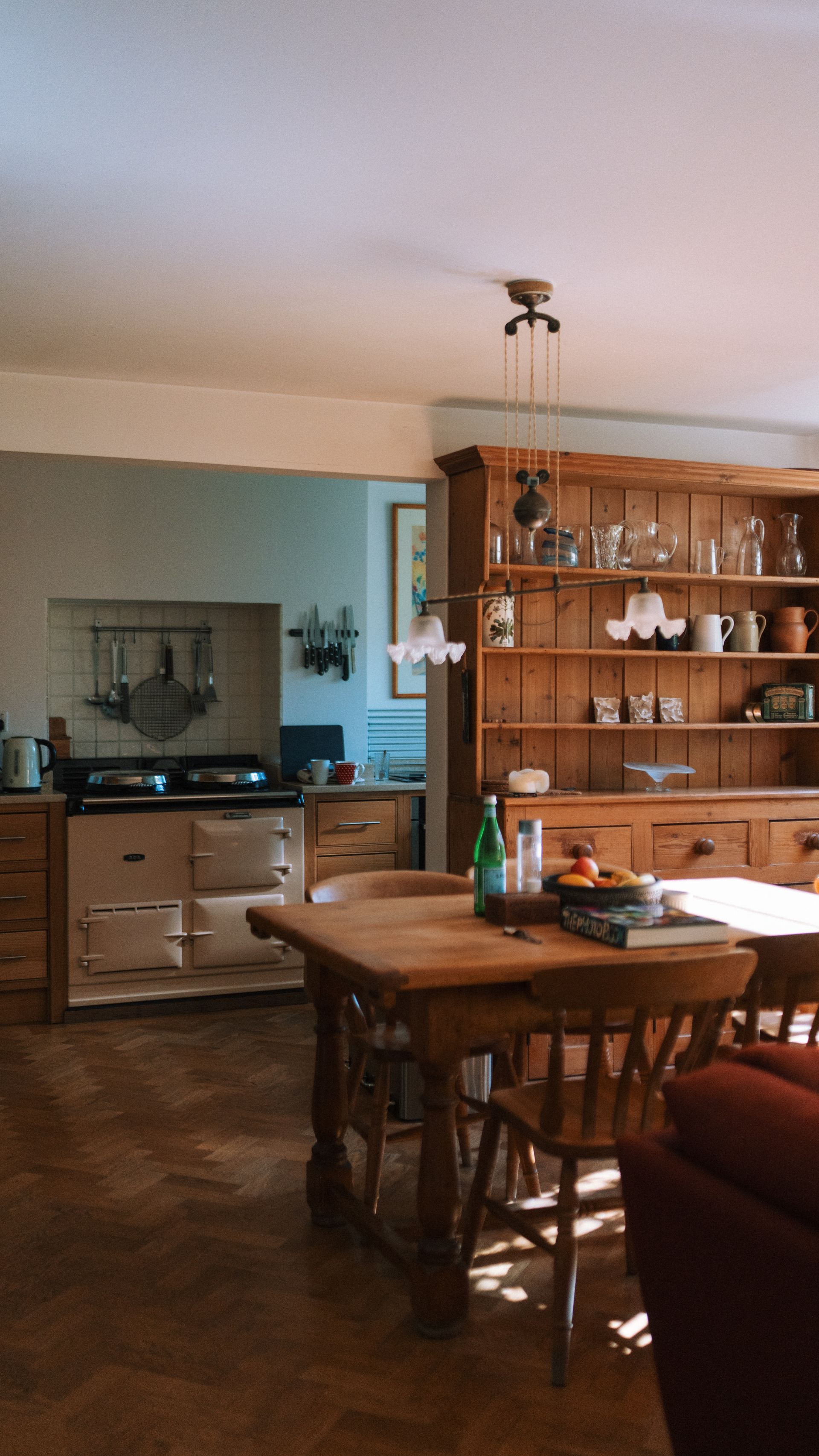 Crockery and display unit